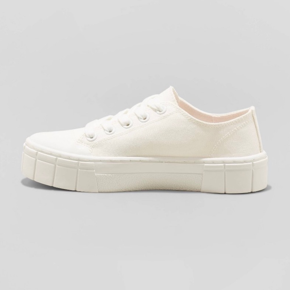 Mad Love Women’s Fran Sneakers size 6